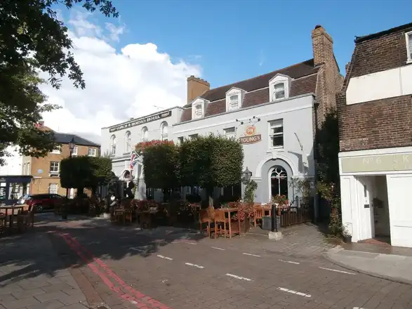 Coach & Horses Hotel, Kew — exterior