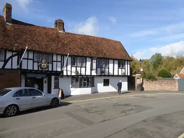 The Rose and Crown, Harnham
