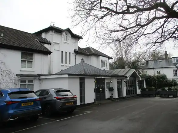 Frontage of the George Hotel Arlington Lane