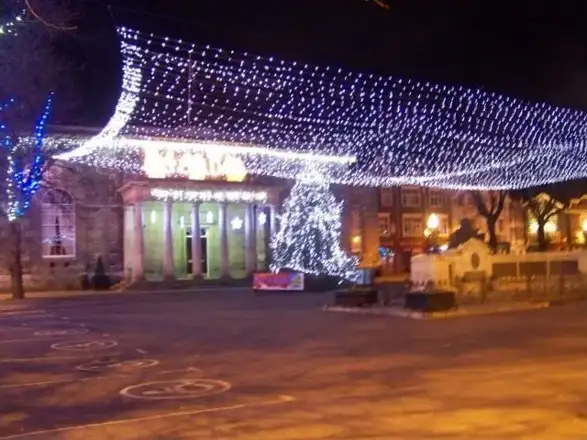 Nearby: Guildhall Square, Salisbury