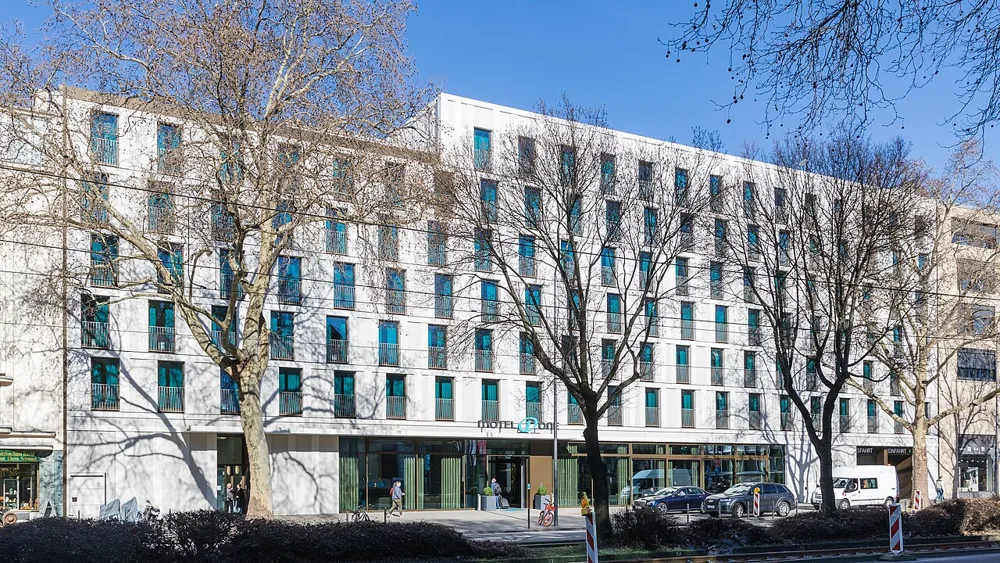 Motel One Köln-Neumarkt exterior